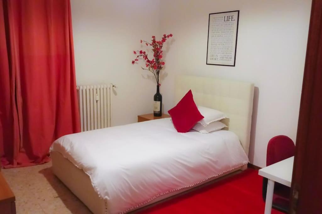 Unique & Beautiful Bedroom In Of Habitación en casa particular *